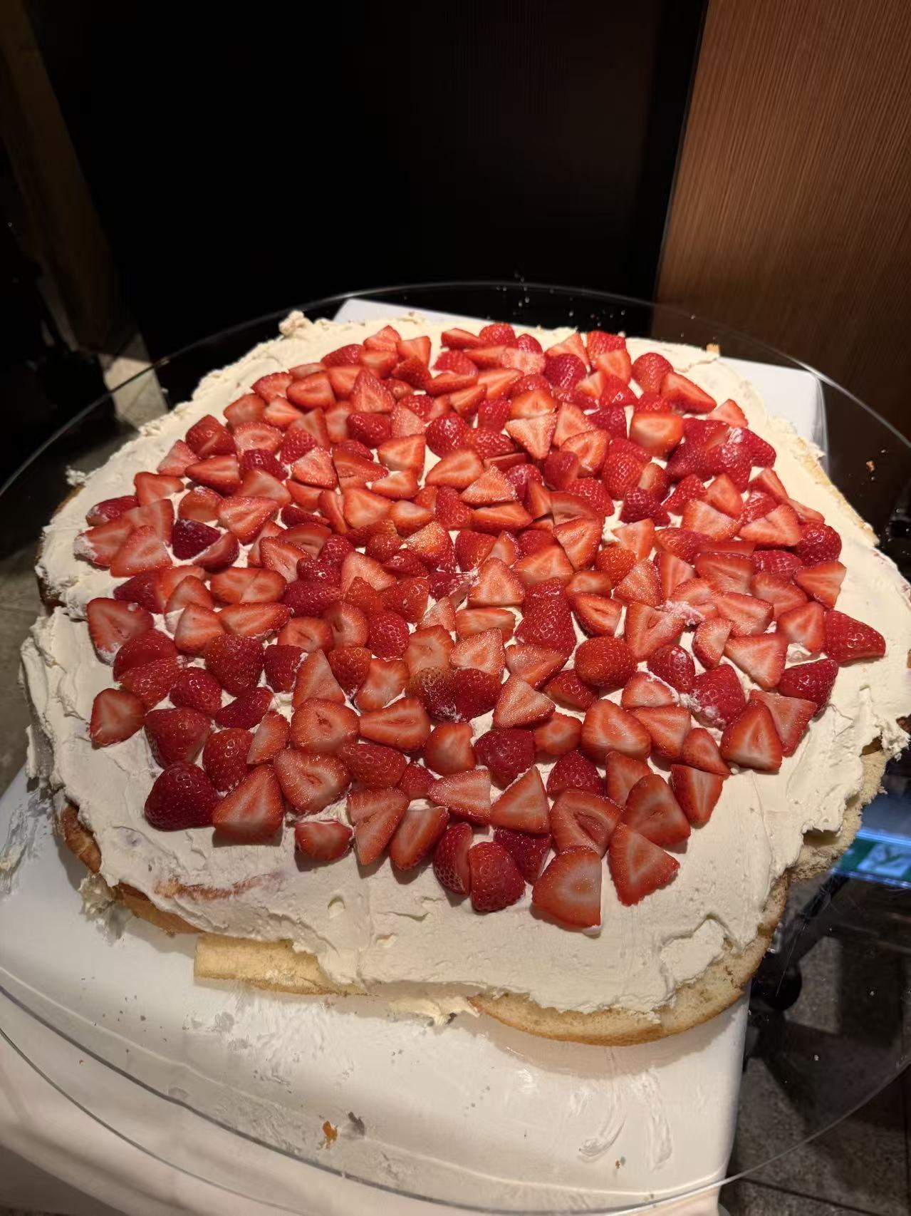 Large-format table cake assembly process