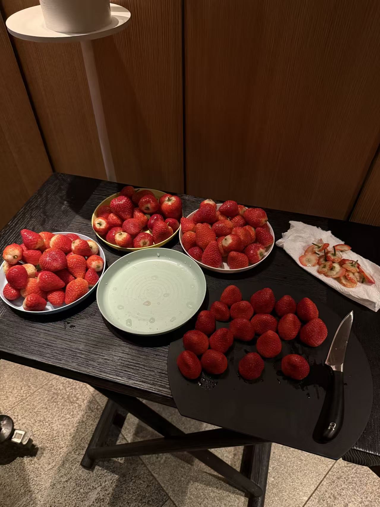 Large-format table cake process detail